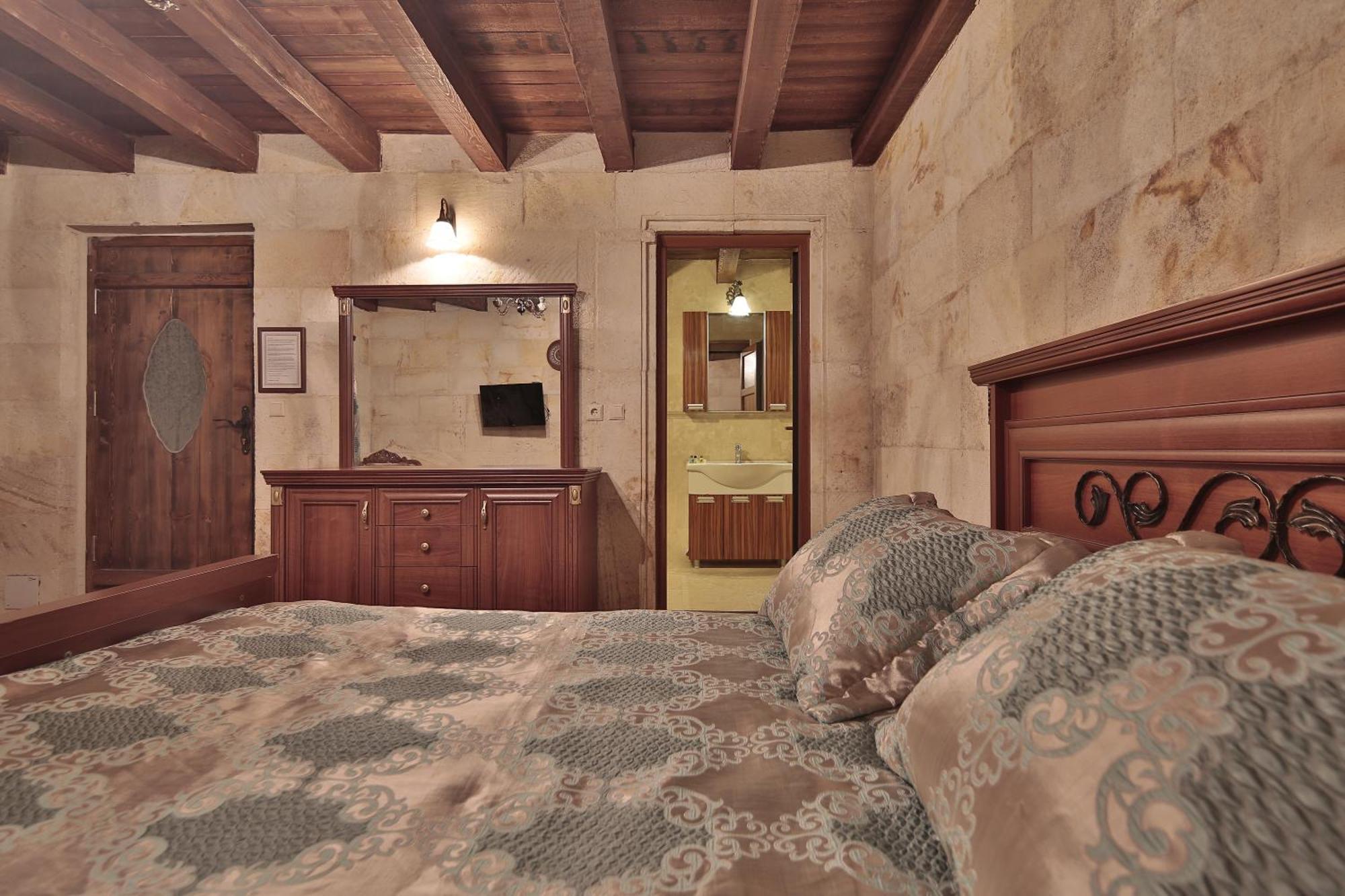 Shoestring Cave House Hotel Goreme Room photo