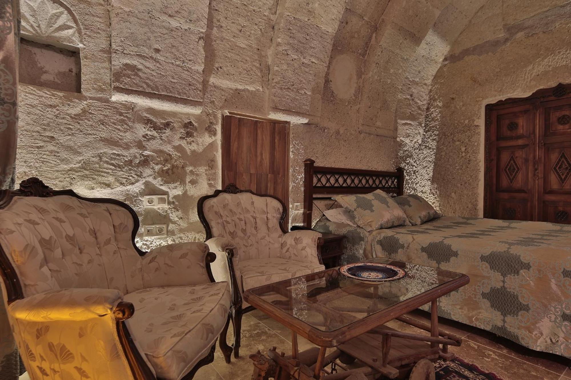 Shoestring Cave House Hotel Goreme Room photo